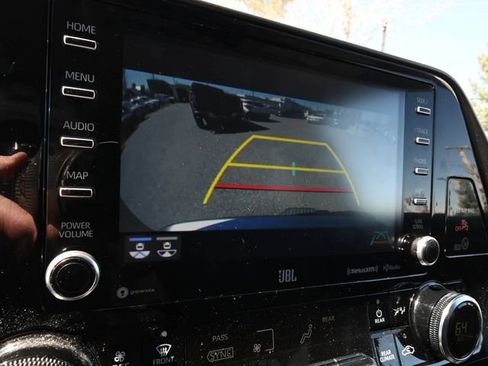 Used 2021 Toyota Highlander Limited AWD/4WD image 14