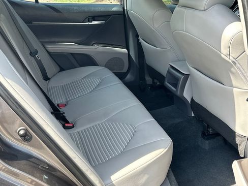 Used 2023 Toyota Camry SE image 12