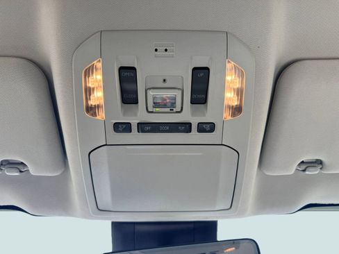 Used 2022 Toyota Highlander XLE image 17