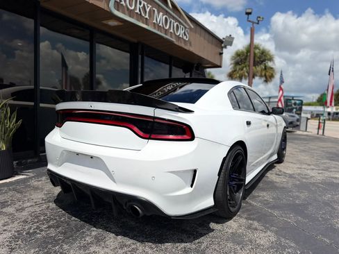 Used 2018 Dodge Charger R/T Scat Pack RWD image 11