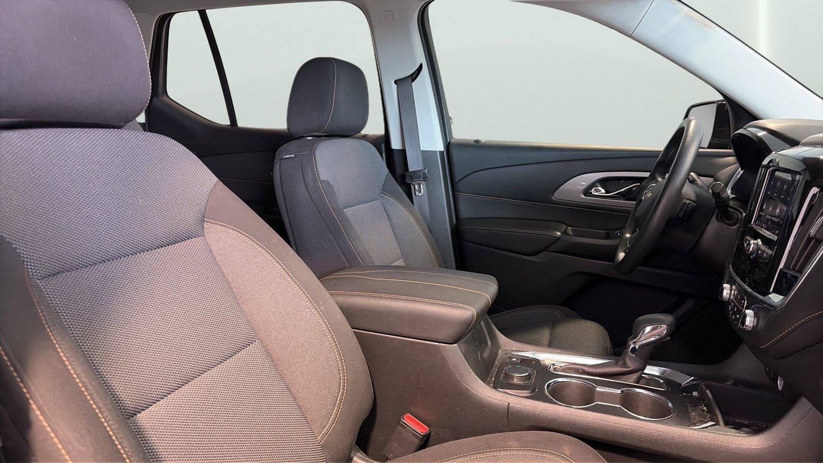 Used 2021 Chevrolet Traverse LS FWD image 14