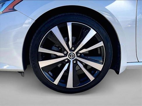 Used 2020 Nissan Altima 2.5 SR w/ Premium Package image 10