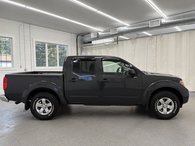 Used 2013 Nissan Frontier SV w/ SV Value Truck Pkg AWD/4WD image 4