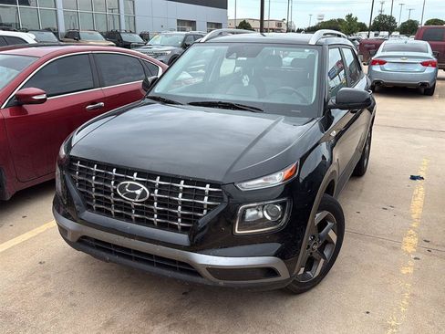 Used 2021 Hyundai Venue SEL FWD image 2