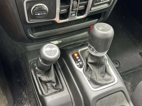 Used 2023 Jeep Wrangler Unlimited w/ Cold Weather Group AWD/4WD image 32
