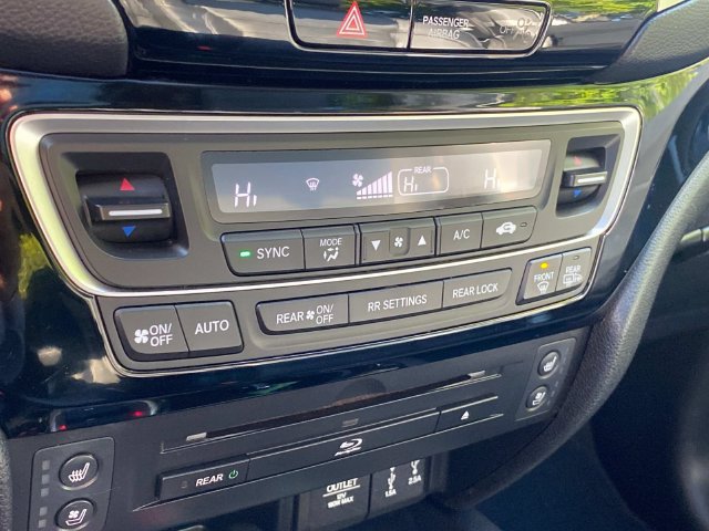 Used 2018 Honda Pilot Elite image 26