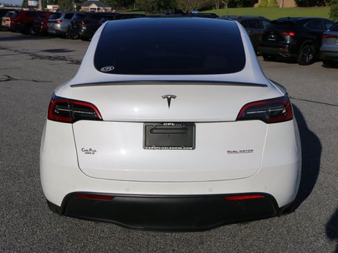 Used 2022 Tesla Model Y Performance AWD/4WD image 4