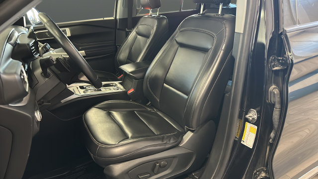 Used 2021 Ford Explorer XLT w/ Equipment Group 202A AWD/4WD image 9