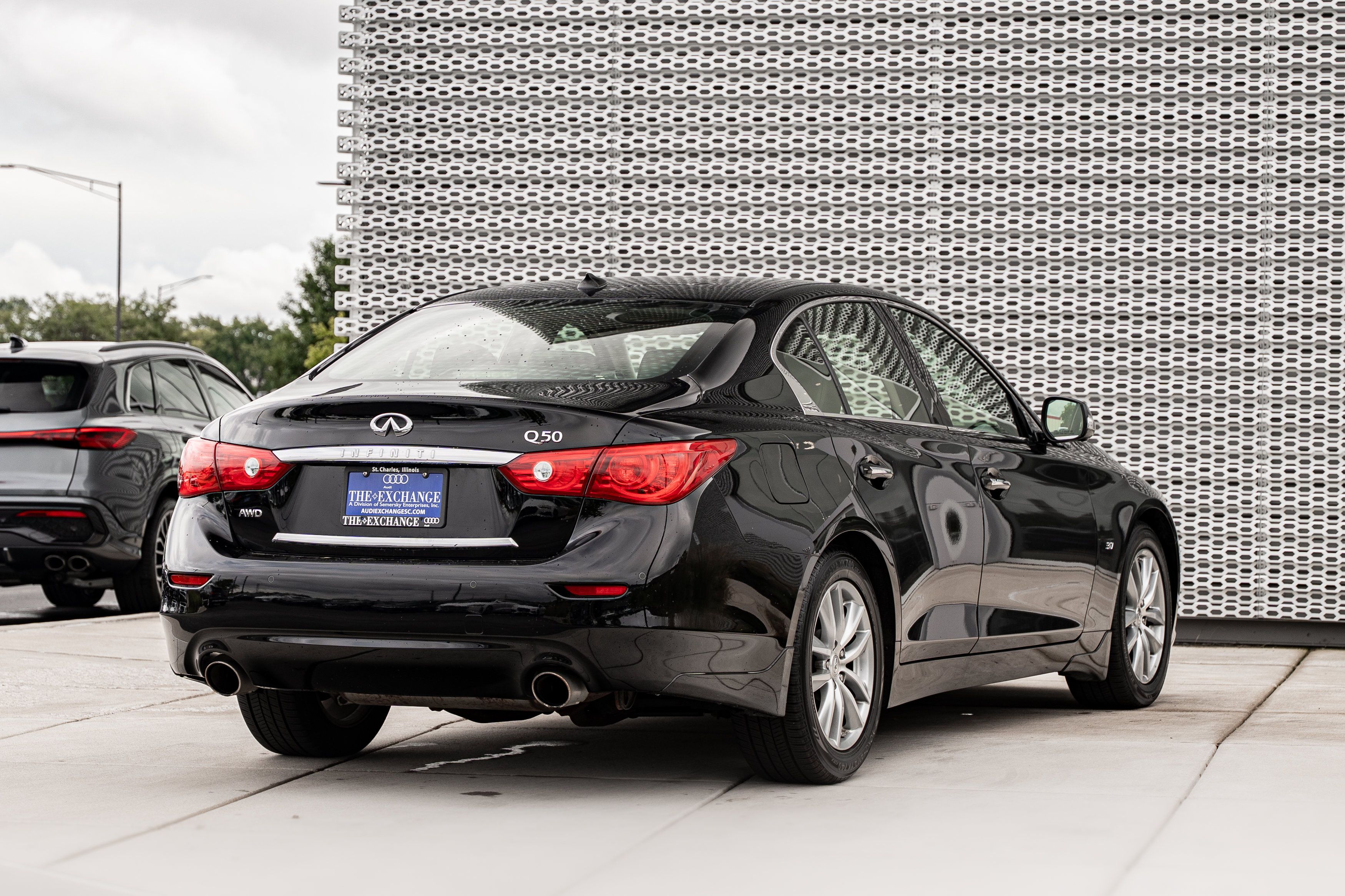 Used 2014 INFINITI Q50 Premium w/ Deluxe Touring Package AWD/4WD image 4