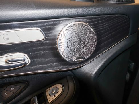 Used 2018 Mercedes-Benz GLC 300 4MATIC w/ Premium Package image 20