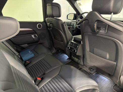 Used 2024 Land Rover Discovery Dynamic SE image 27