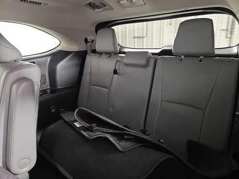 Used 2024 Toyota Highlander Limited image 16