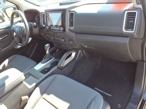 Used 2023 Nissan Frontier SV image 18
