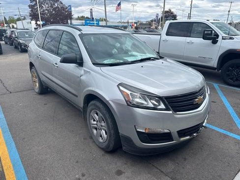 Used 2015 Chevrolet Traverse LS FWD image 2