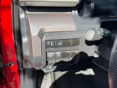 Certified 2025 Toyota Tacoma SR5 AWD/4WD image 15
