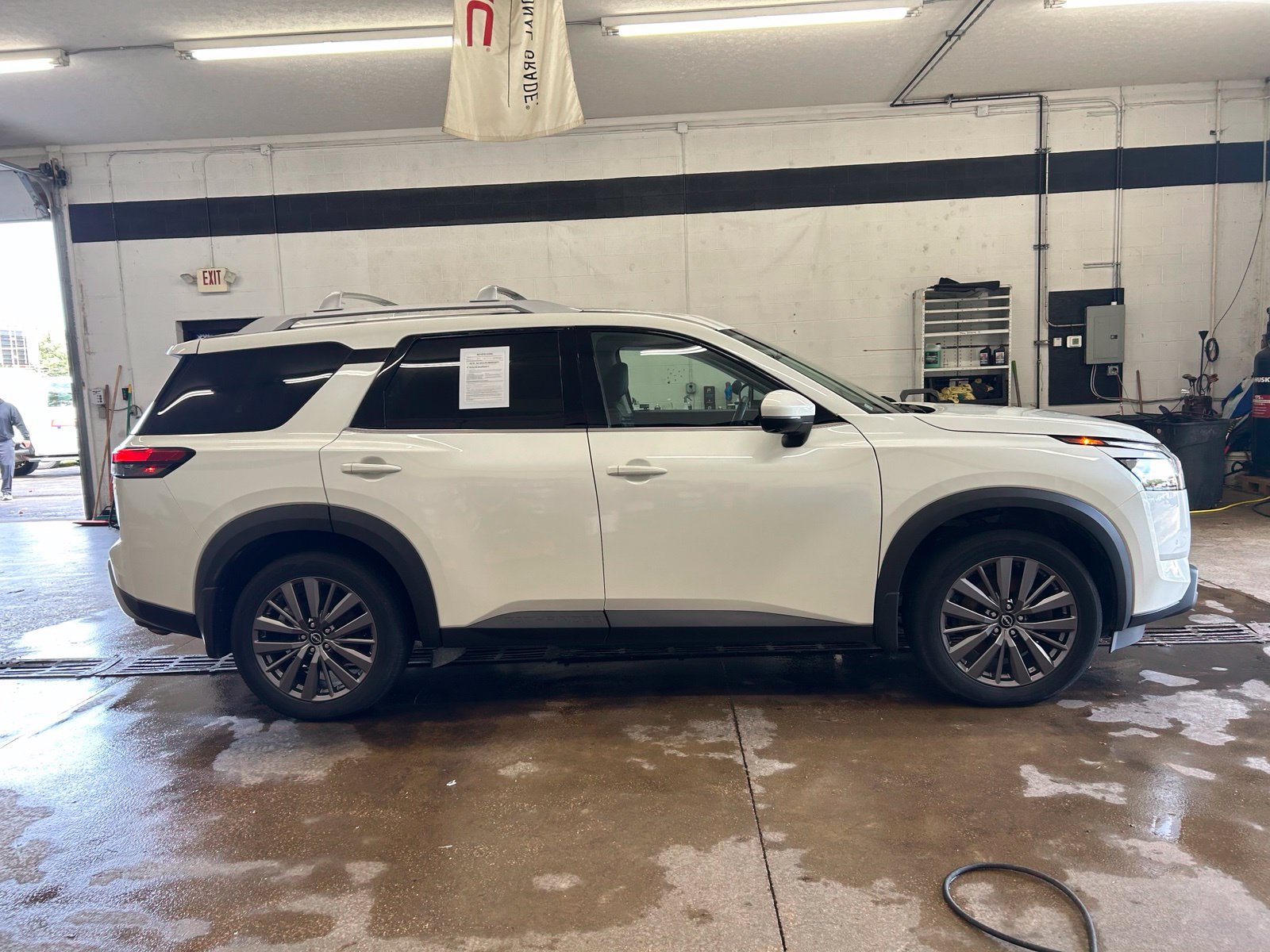 Used 2023 Nissan Pathfinder SL w/ SL Premium Package AWD/4WD image 8