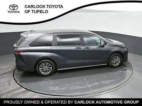Used 2025 Toyota Sienna LE image 31