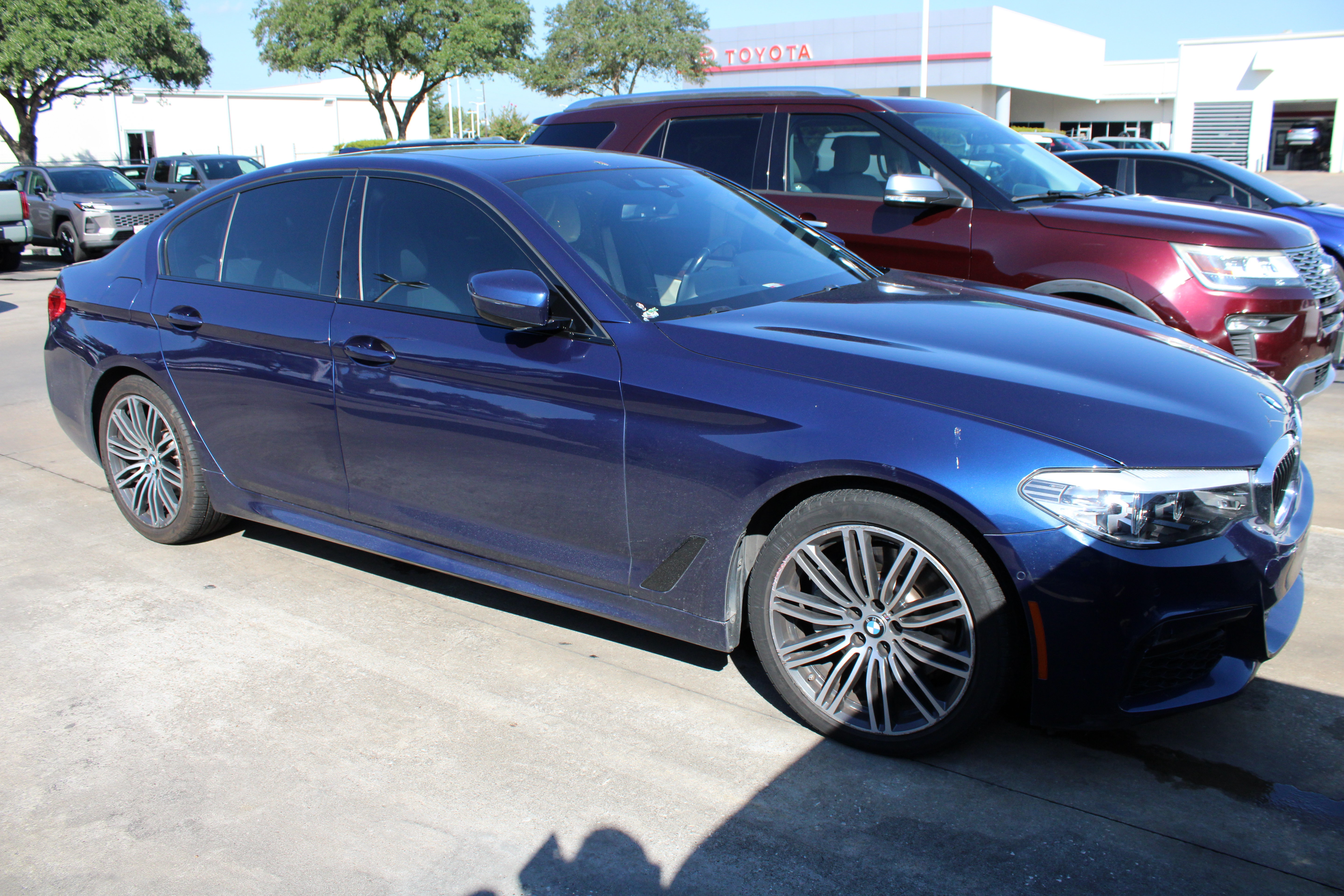 Used 2020 BMW 530i w/ M Sport Package RWD image 2