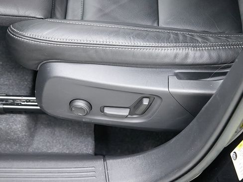 Used 2023 Volvo XC40 B5 Plus w/ Driver Assist Package image 15