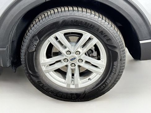 Used 2020 Ford Explorer XLT w/ Equipment Group 202A AWD/4WD image 9