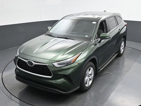 Used 2023 Toyota Highlander L image 41
