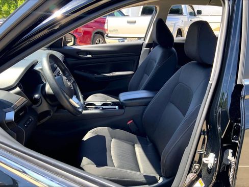 Used 2024 Nissan Altima 2.5 SV FWD image 8