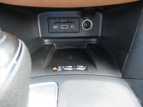 Used 2021 Chevrolet Equinox Premier FWD image 24