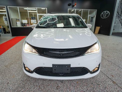 Used 2020 Chrysler Pacifica Touring-L Plus w/ Advanced Safetytec Group image 6