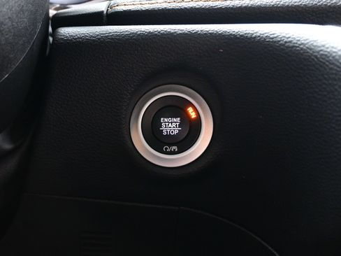 Used 2022 Chrysler Pacifica Pinnacle FWD image 24