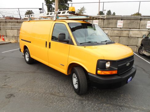 Used 2005 Chevrolet Express 3500 3500 Cargo Van Roof Rack Tow P image 5