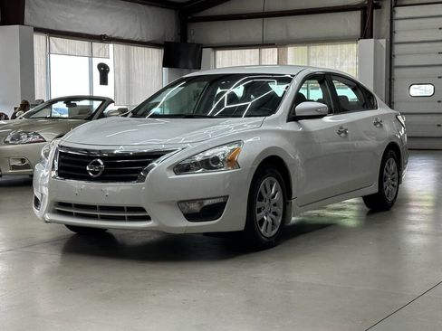 Used 2014 Nissan Altima 2.5 S w/ Display Audio Package image 5
