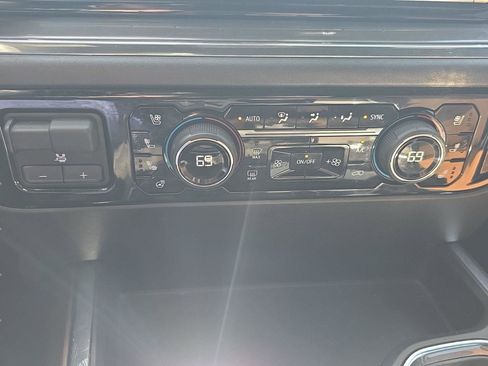 Used 2024 Chevrolet Silverado 1500 High Country w/ Technology Package image 87