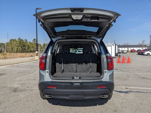 Used 2023 GMC Acadia SLE w/ Driver Convenience Package image 41