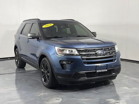 Used 2018 Ford Explorer XLT w/ Equipment Group 202A AWD/4WD image 3