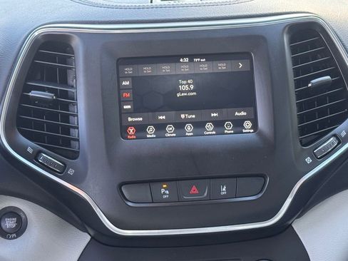 Used 2021 Jeep Cherokee Latitude Plus image 19