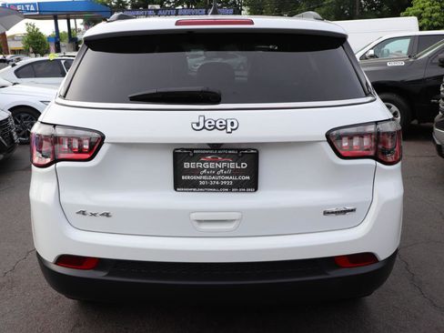 Used 2024 Jeep Compass Latitude AWD/4WD image 4