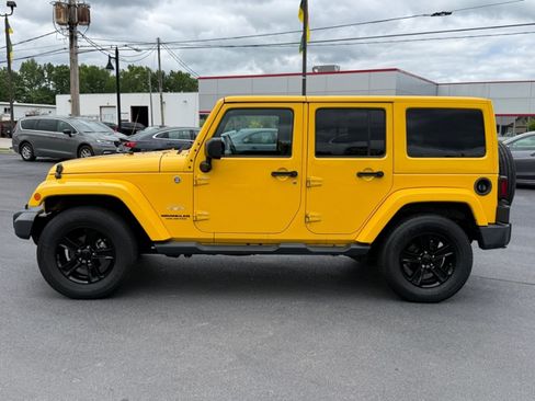 Used 2015 Jeep Wrangler Unlimited Sahara w/ Dual Top Group AWD/4WD image 5