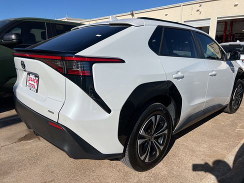 Used 2023 Toyota bZ4X XLE image 8