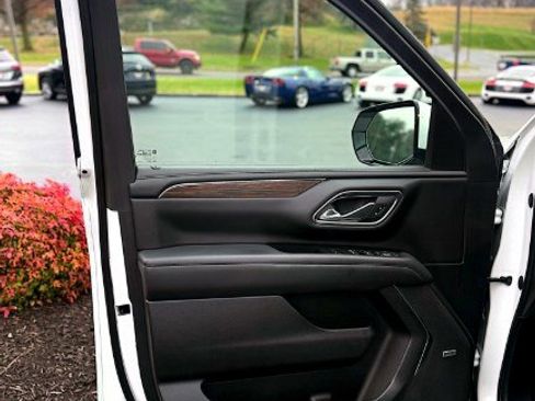 Used 2023 Chevrolet Tahoe High Country image 10