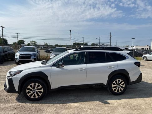 Used 2024 Subaru Outback Premium AWD/4WD image 12