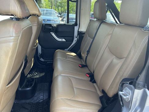 Used 2016 Jeep Wrangler Unlimited Sahara w/ Connectivity Group AWD/4WD image 21