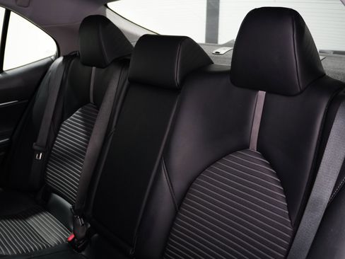 Used 2023 Toyota Camry SE image 14