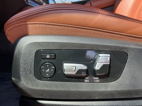 Certified 2025 BMW X6 xDrive40i w/ Executive Package image 38