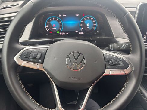 Used 2025 Volkswagen Atlas Cross Sport SE image 25