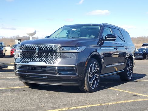 New 2026 Lincoln Navigator Reserve image 2
