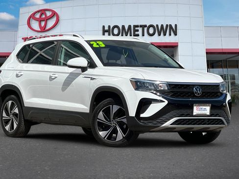 Used 2023 Volkswagen Taos SE image 2