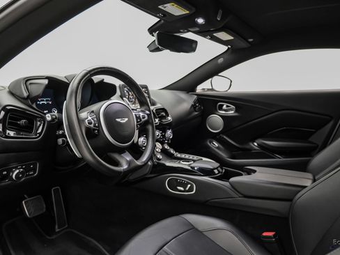Used 2022 Aston Martin V8 Vantage Coupe RWD image 40