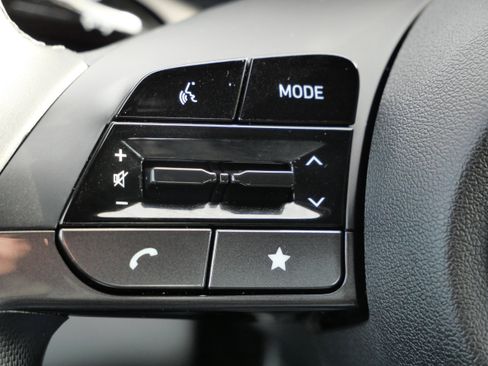 Certified 2025 Hyundai Elantra Sport image 31