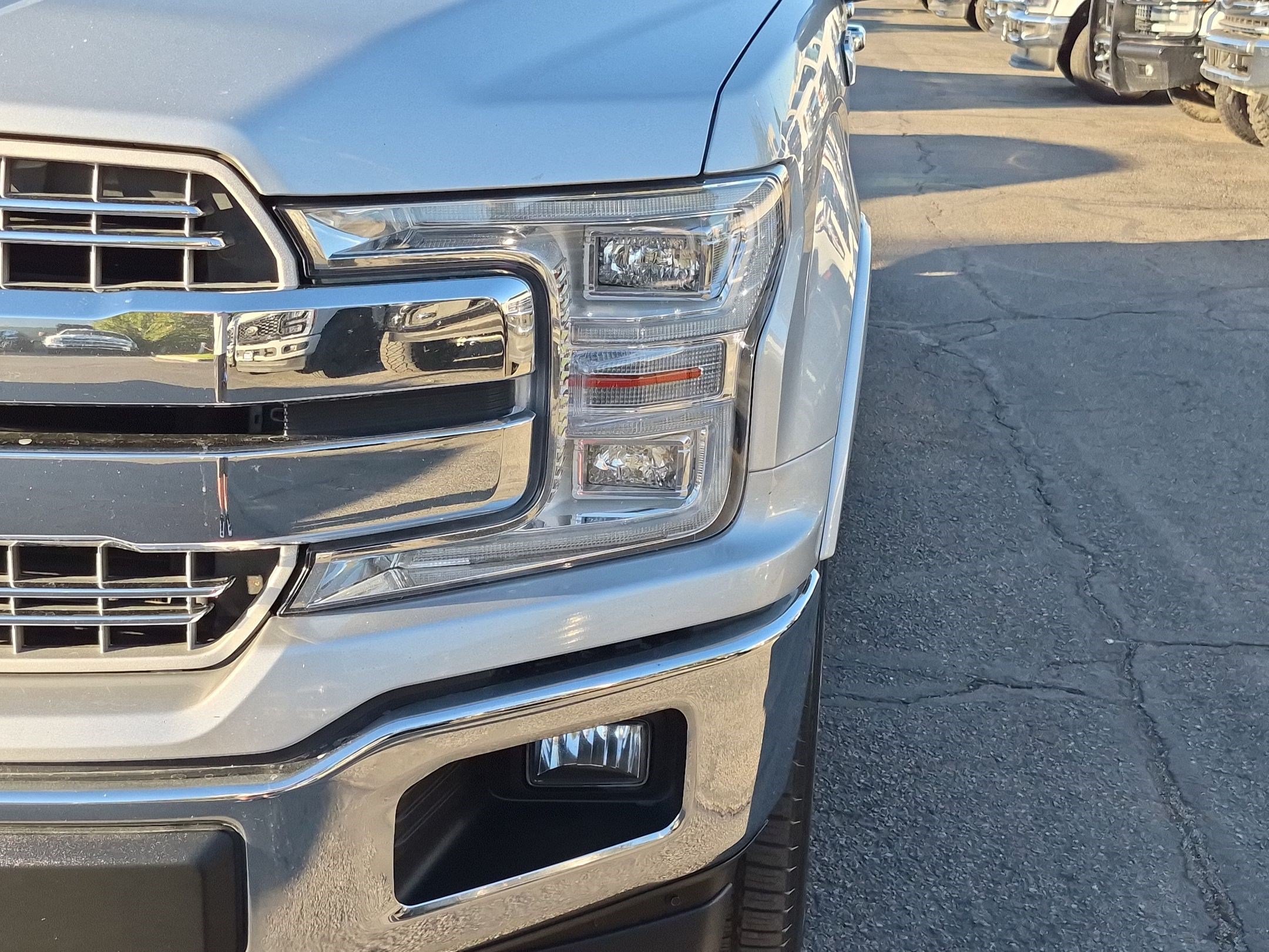 Used 2018 Ford F150 Lariat w/ Equipment Group 502A Luxury AWD/4WD image 12