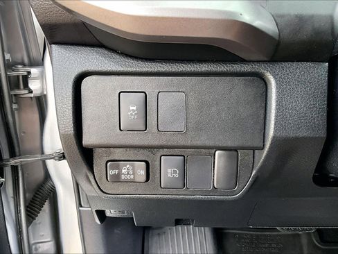Used 2021 Toyota Tacoma SR5 AWD/4WD image 33